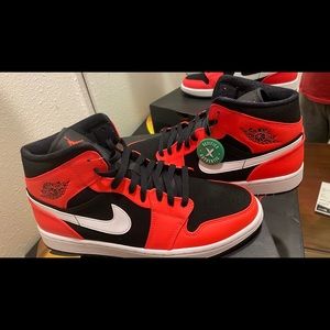 Aj 1 mid black infared